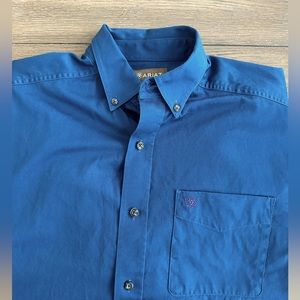 Ariat Long Sleeve Size M Gently Worn‎